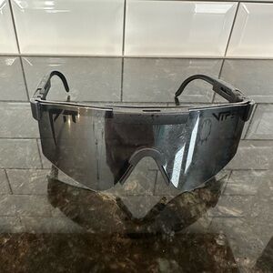 Black polarized Pit Vipers